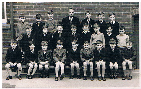 BACK ROW: Michael Williams/Kevin Hoskins/Steven Pitman/Mr Hector/Robin Smith/Russell Wedge/unknown (possibly a Paul Williams but I'm not sure.
MIDDLE ROW: Anthony Green/Roger Greening/Graham Powell/Chris Blow/Terry Knight/unknown (Derek somebody ?)/Bruce Buckingham/Chris Townsend
FRONT ROW: Robert Bifield/Gordon Bishop/me/Jeff Ledicott/Den Hallam/Albert Attrill/Chrish Gash/Michael Strand/Ken Thompson. 60/61 class of the National School